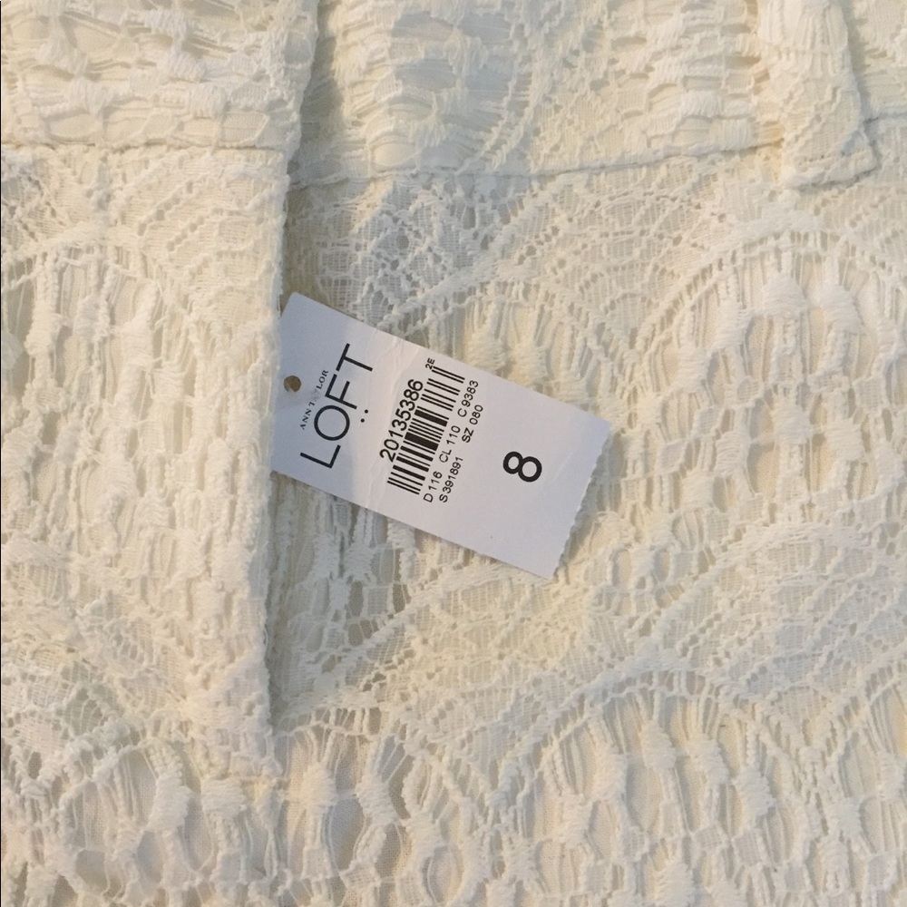 Loft NWT size 8 lace shorts.